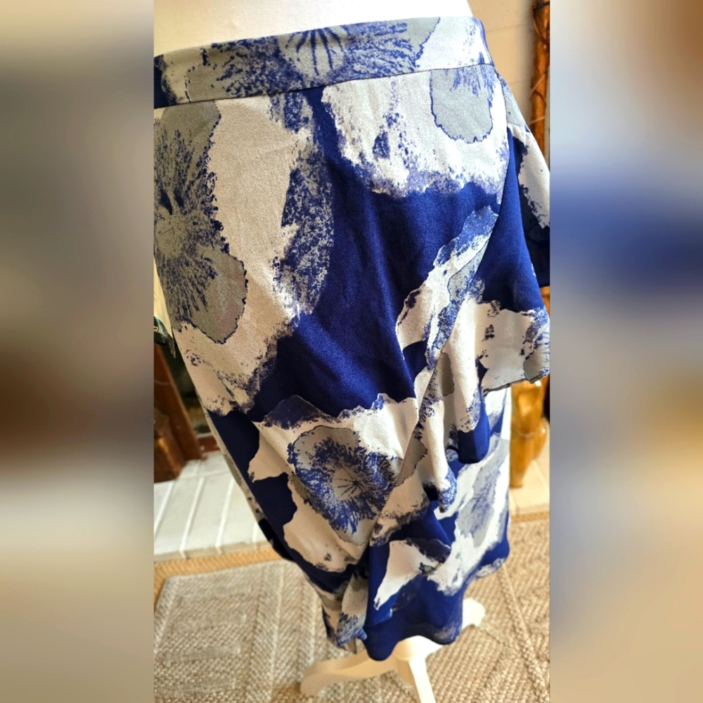 3.1 Phillip Lim 100% Silk Skirt Blue White Size 8 Midi for the RealReal - Picture 3 of 10